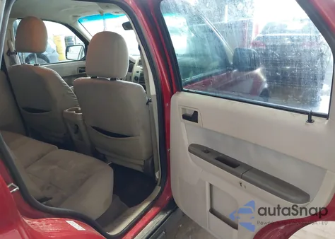 2010 Ford Escape Xlt z USA, uszkodzony, nr VIN 1FMCU0D71AKD11964